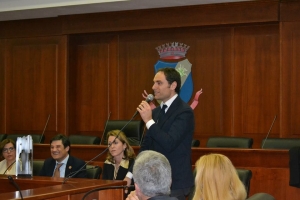 Francesco Urraro, presidente dell'ordine degli avvocati mentre introduce Lucia Borsellino
