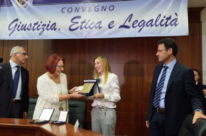 La vincitrice del premio tra i magistrati, Liogi Giordano, Francesco Soviero e Lilia Giugliano Ambrosio