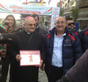 Il Vescovo Beniamino Depalma con Umberto Postiglione (edizione 2013)